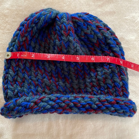 NWT - Hand-knitted hat - Picture 5 of 7